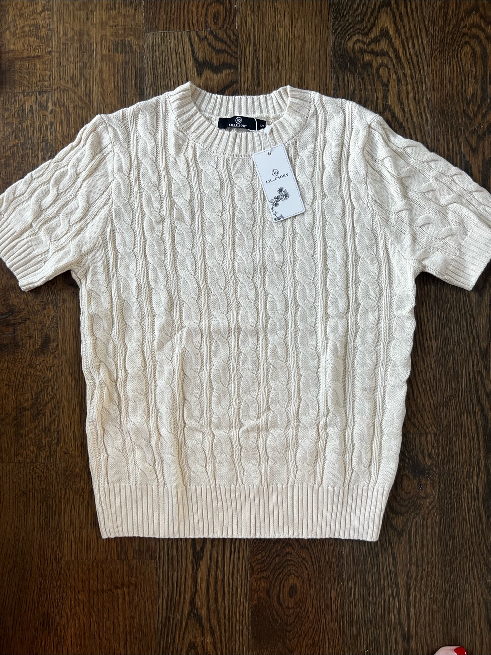 NWT Cream Cable-Knit Short-Sleeve Sweater - Women's Crew Neck